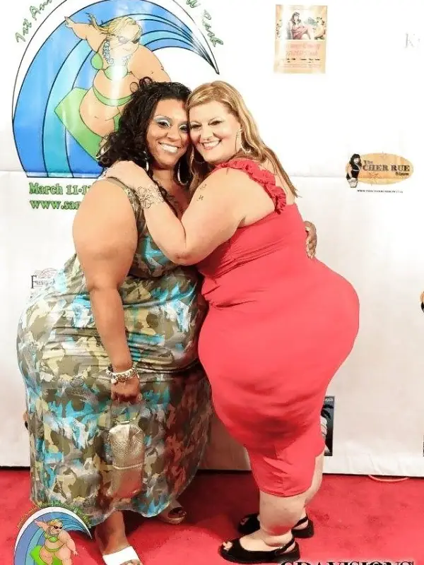 Chat with María y Lucrecia., the Romance character AI chatbot