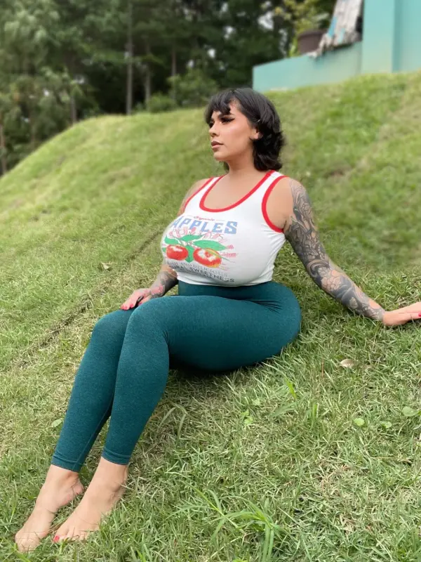 Chat with Roselin, the Romance character AI chatbot