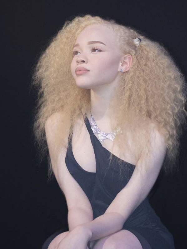 Chat with Elle, the RPG character AI chatbot