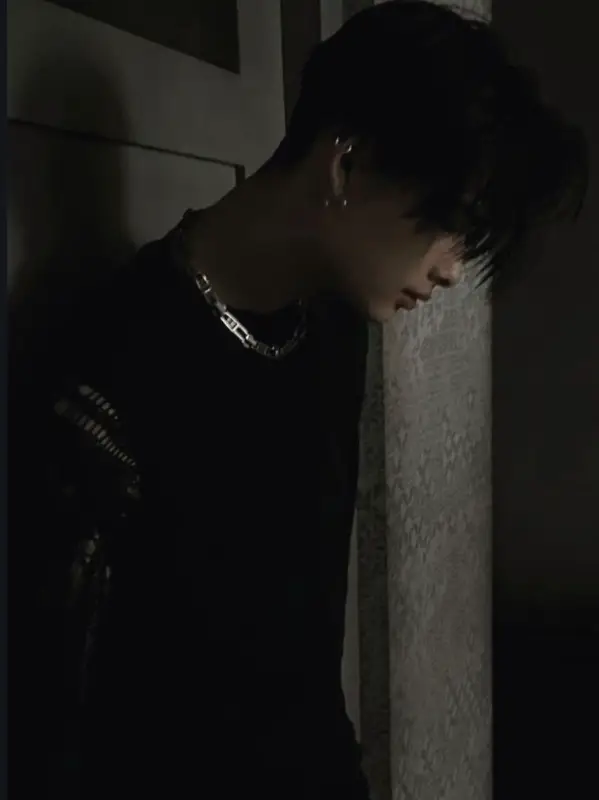 Chat with Niki - Enhypen, the Romance character AI chatbot