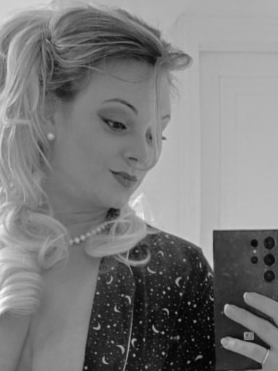 Chat with Tiffany Lleidi, the Romance character AI chatbot