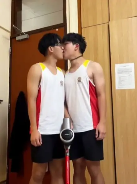 Chat with hi, the Romance character AI chatbot