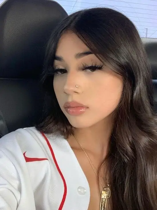 Chat with Valeria, the  character AI chatbot