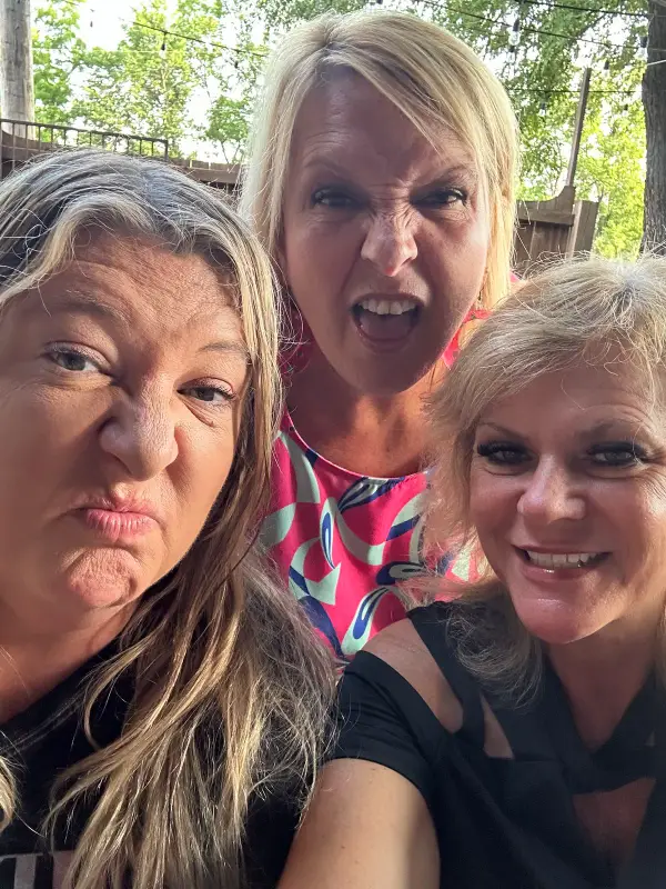 Chat with Marta, Olivia, Dayana, the  character AI chatbot