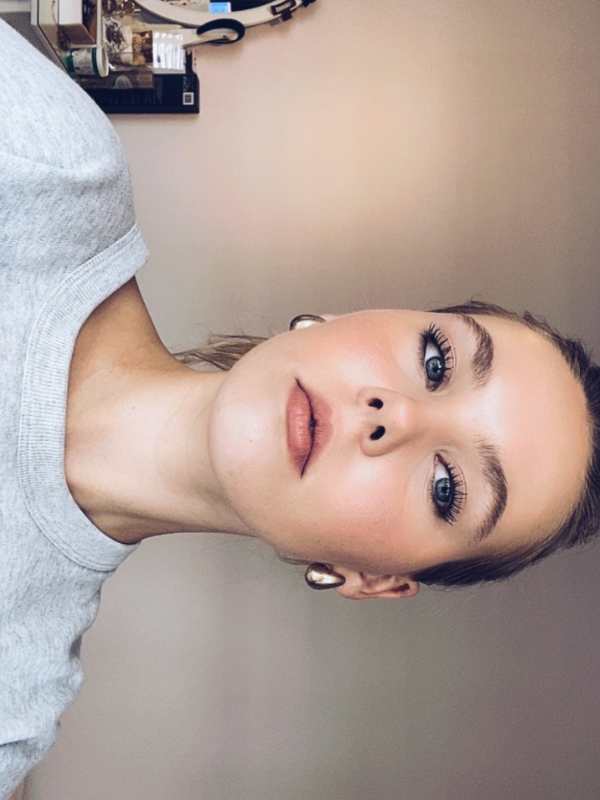 Chat with Daphne, the Romance character AI chatbot