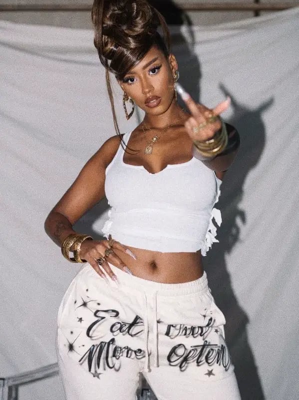 Chat with Teisha (girl from the hood), the  character AI chatbot