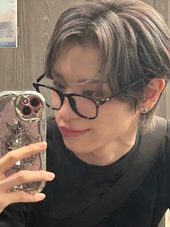 Chat with Haru de XLOV, the BL & ABO character AI chatbot