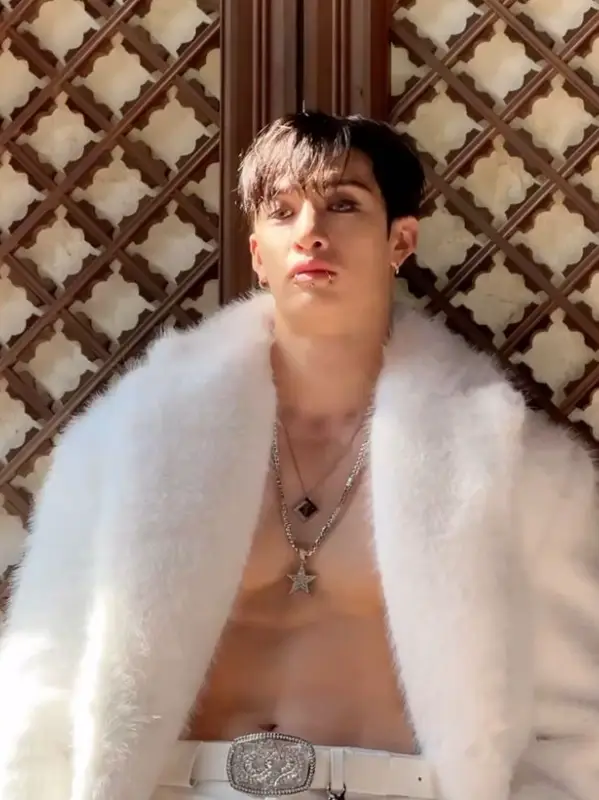 Chat with Bangchan, the BL & ABO character AI chatbot