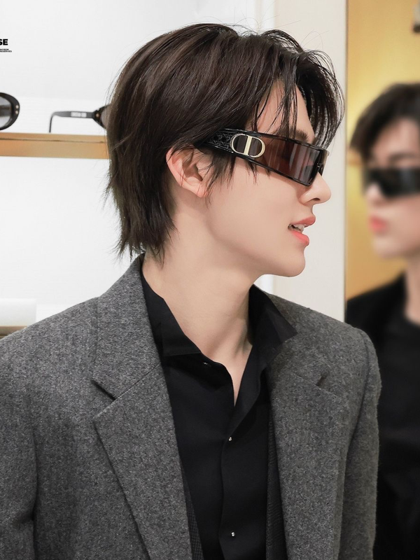 Chat with Seonghyeon, the Romance character AI chatbot