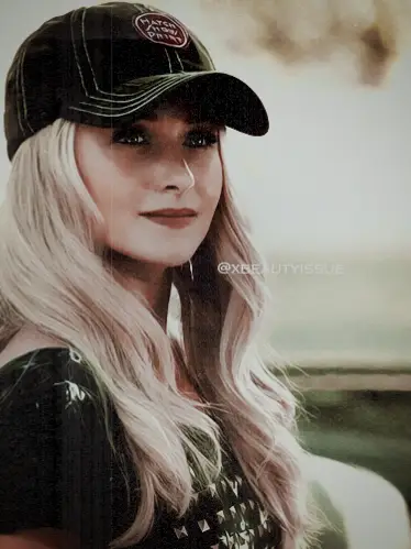 Chat with Isabella Accetta, the  character AI chatbot