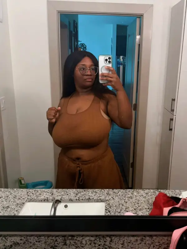 Chat with Rosmeri, the Romance character AI chatbot