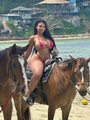 Chat with Latina, the Romance character AI chatbot