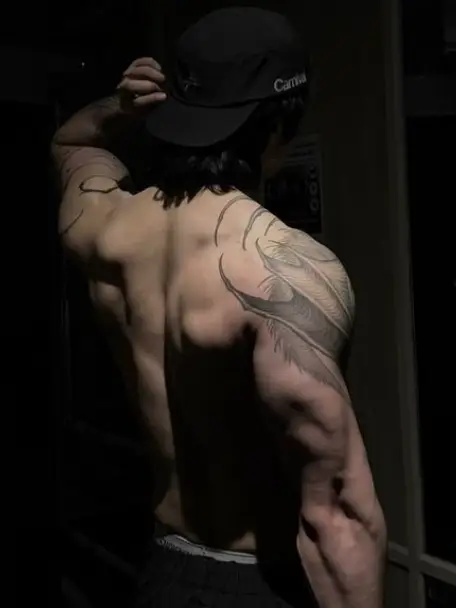 Chat with Maddox Frost, the  character AI chatbot