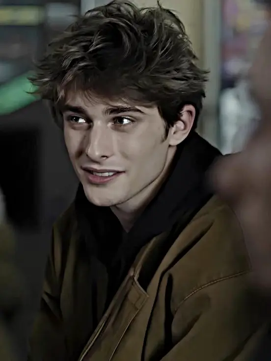 Chat with Elliot Demaury, the Movie & TV character AI chatbot