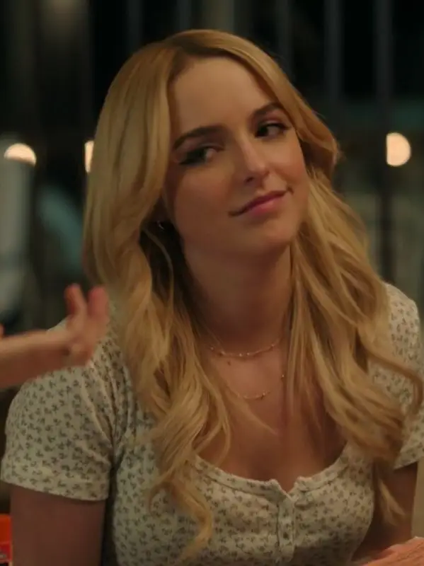 Chat with Clara Grant, the  character AI chatbot