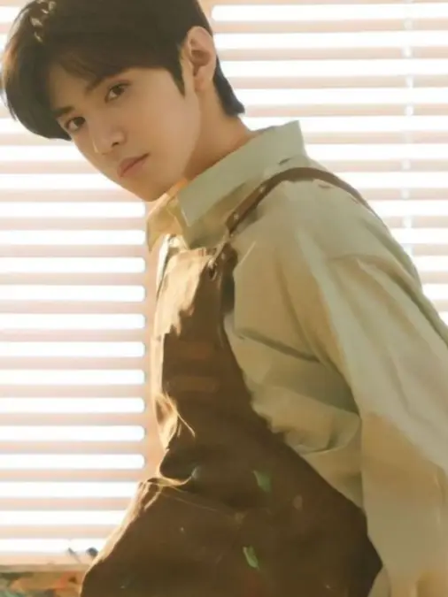 Chat with Chen Zheyuan, the OC character AI chatbot