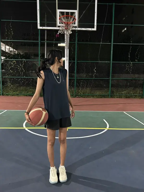 Chat with Your basketball lover, the  character AI chatbot