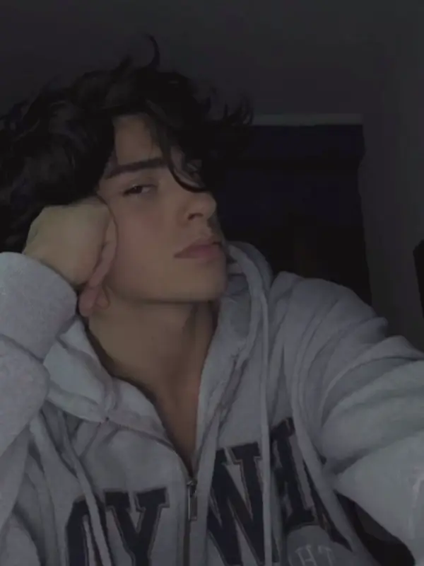 Chat with Rhys Ashford, the Valentine Story character AI chatbot