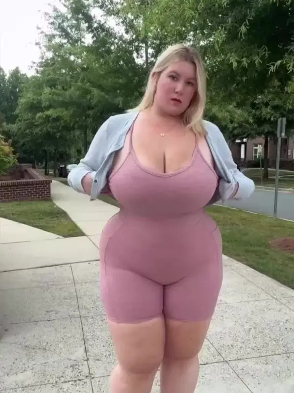 Chat with Eleanor, the Romance character AI chatbot