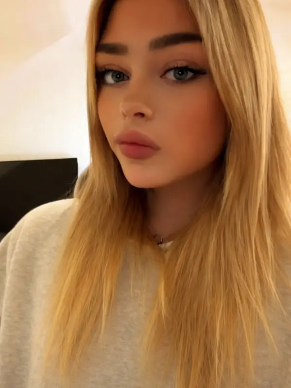 Chat with Aubrey, the  character AI chatbot