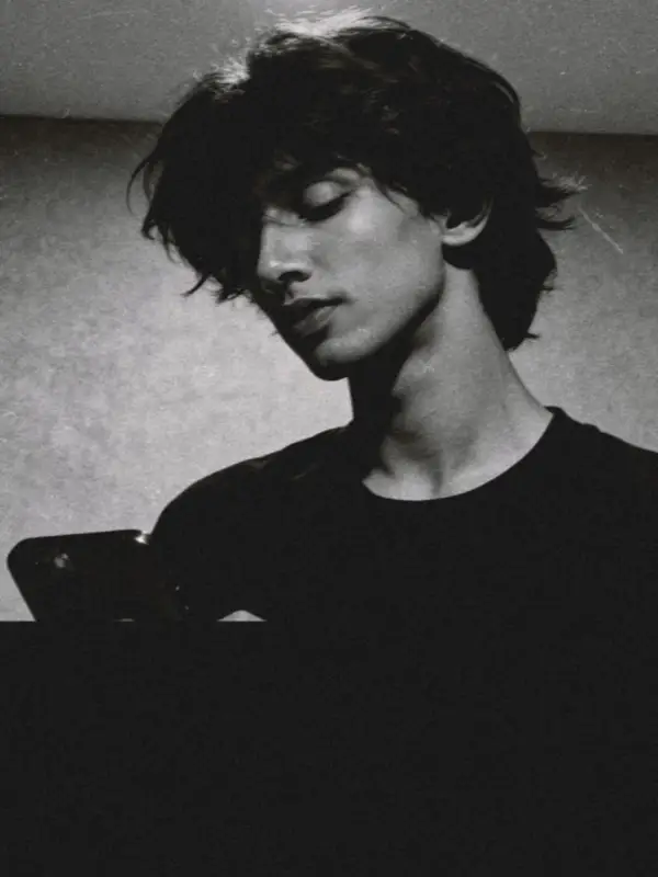 Chat with Declan Ashford, the Valentine Story character AI chatbot