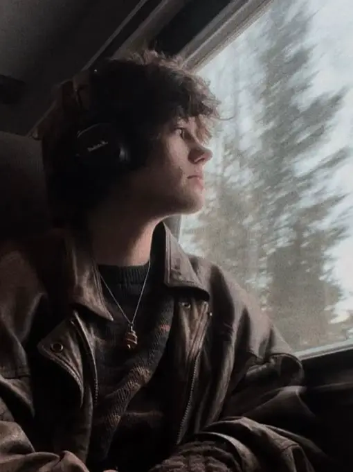 Chat with Dorian Sinclair, the Romance character AI chatbot