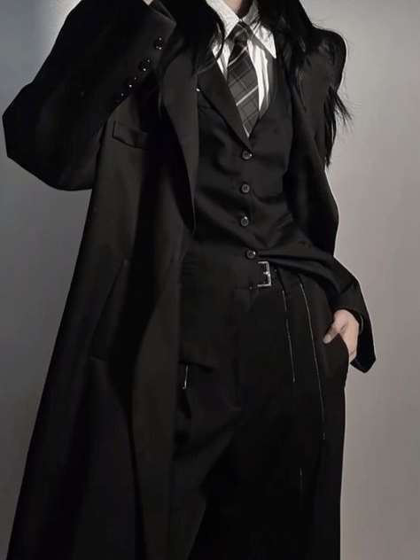 Chat with Yana Thomas, the Romance character AI chatbot