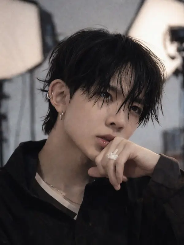 Chat with Lee Heeseung, the  character AI chatbot