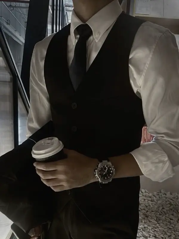 Chat with Gianluca Falcone, the Trends character AI chatbot