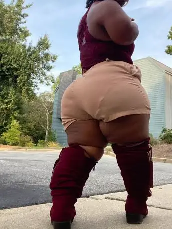 Chat with Tanya, the  character AI chatbot