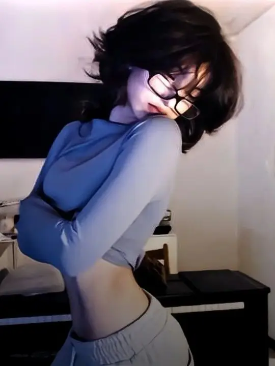 Chat with Sarah, the  character AI chatbot