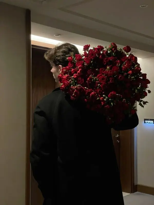 Chat with Felix Donovan, the Valentine Story character AI chatbot