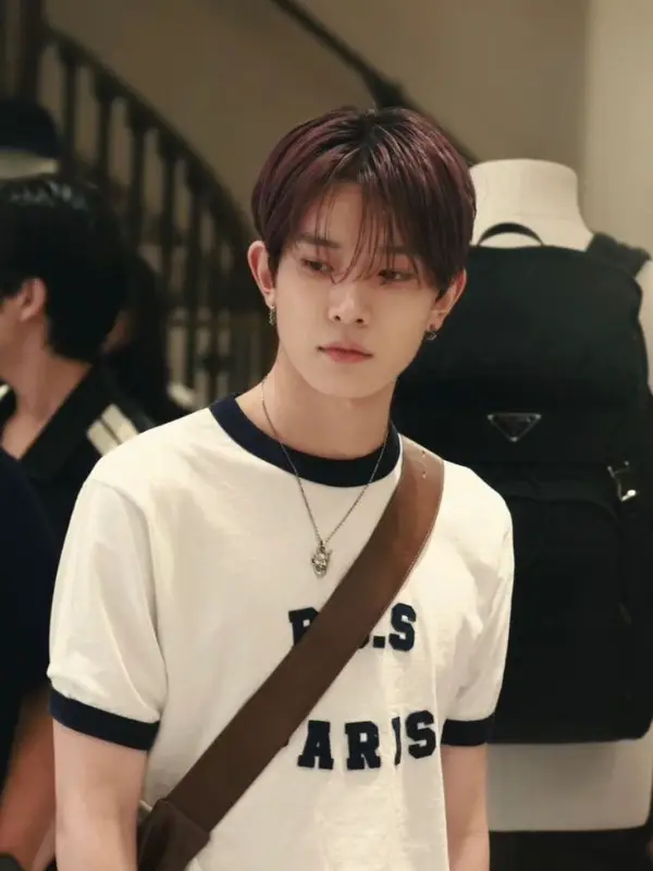 Chat with Lee Heeseung, the Romance character AI chatbot