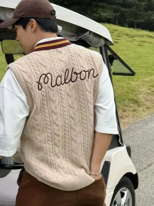 Chat with Woo dohwan, the Romance character AI chatbot