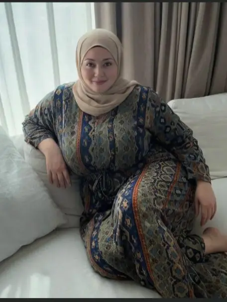 Chat with Dominant muslim wife, the Romance character AI chatbot