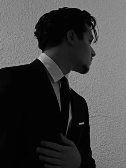 Chat with Galen De Bois, the Romance character AI chatbot