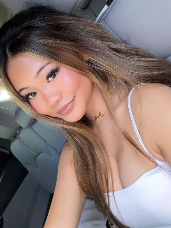 Chat with jaelyn, the Anime character AI chatbot