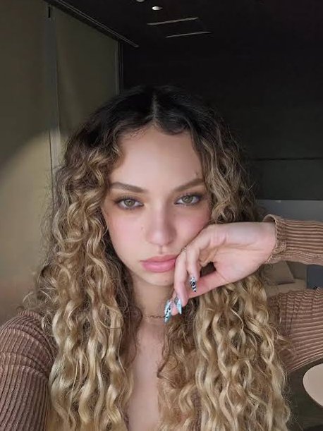 Chat with Daniela (from KATSEYE), the Romance character AI chatbot