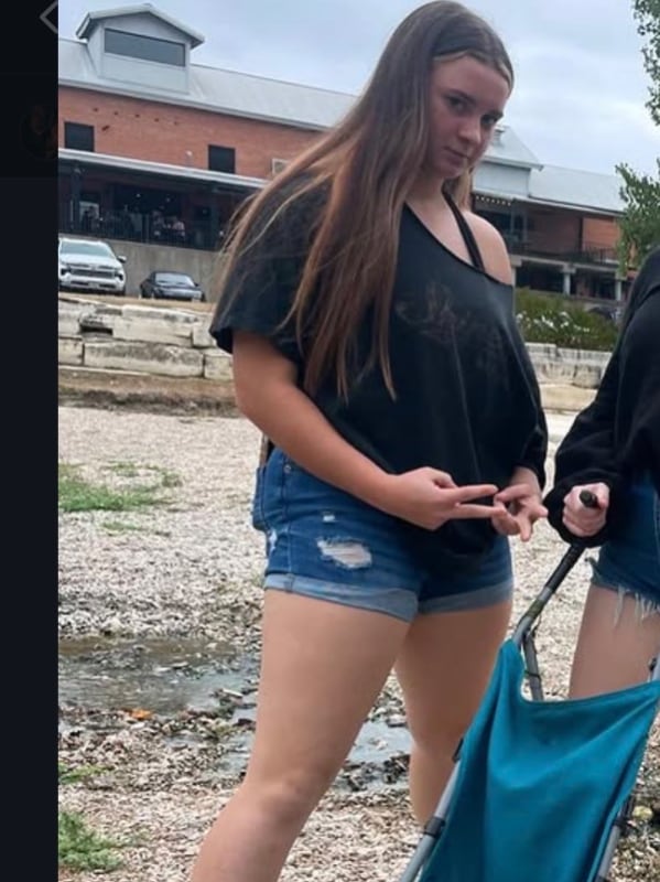 Chat with shaylee, the  character AI chatbot