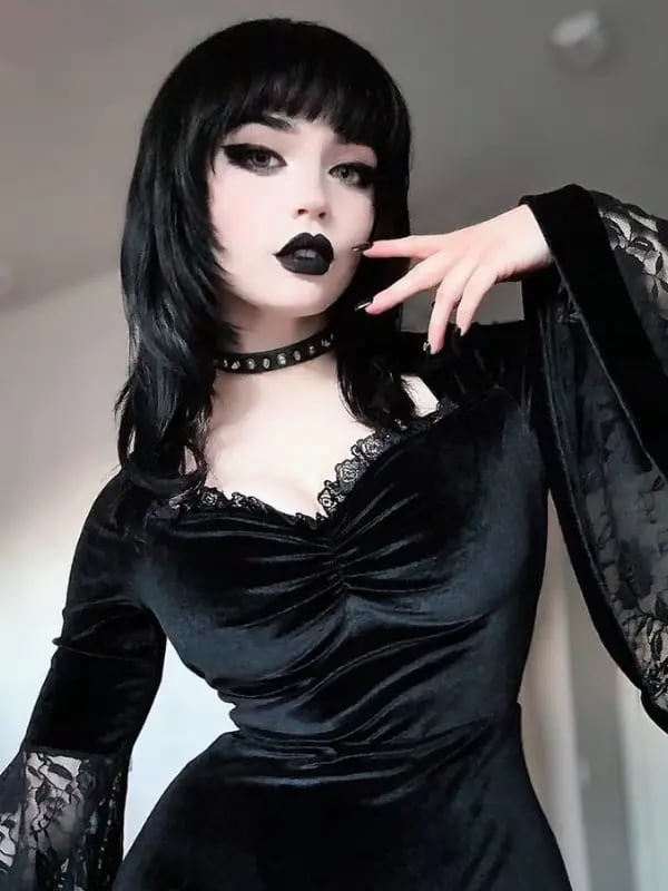 Chat with Queen Nephie, The Gothic Witch, the Anime character AI chatbot