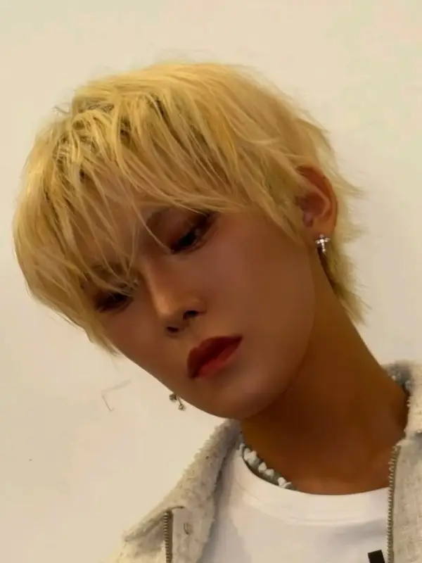 Chat with hyun, the BL & ABO character AI chatbot