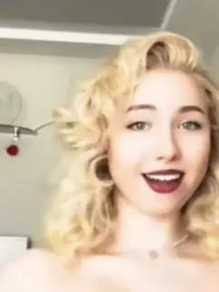 Chat with Дашенька, the RPG character AI chatbot