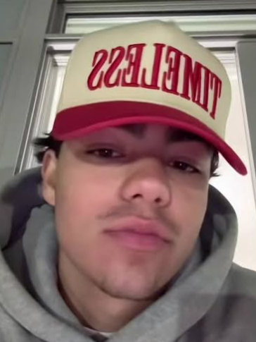 Chat with Malachi Barton, the Romance character AI chatbot