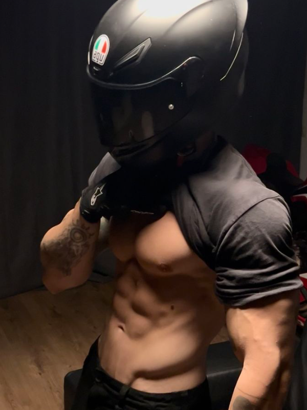 Chat with Ryan Licon, the  character AI chatbot