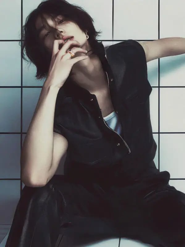 Chat with Hwang Hyunjin, the Romance character AI chatbot