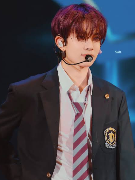 Chat with Heeseung, the  character AI chatbot