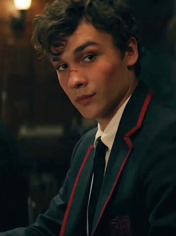 Chat with Mattheo Riddle and family, the  character AI chatbot