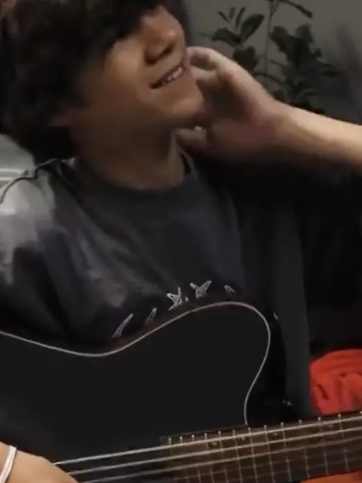 Chat with Mason trueblood, the VTuber character AI chatbot