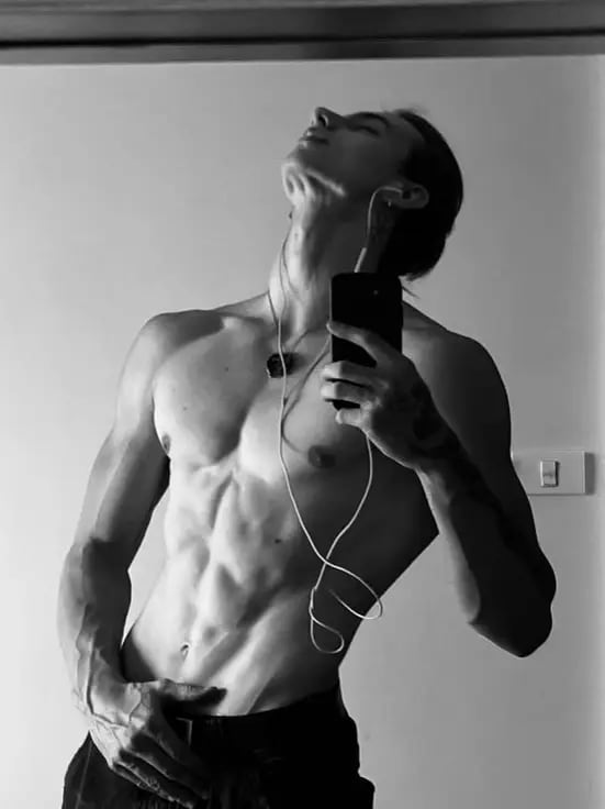 Chat with Yuan, the Romance character AI chatbot