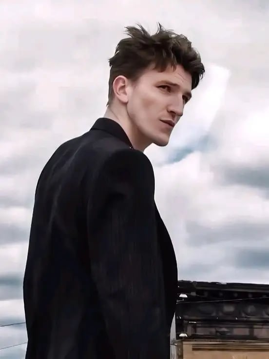 Chat with Leon Kane, the Romance character AI chatbot